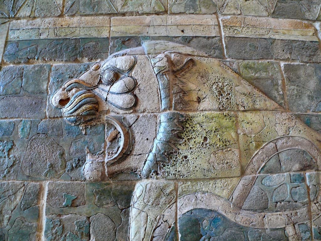 نقشبرجستهی شیر از کاخ آپادانا